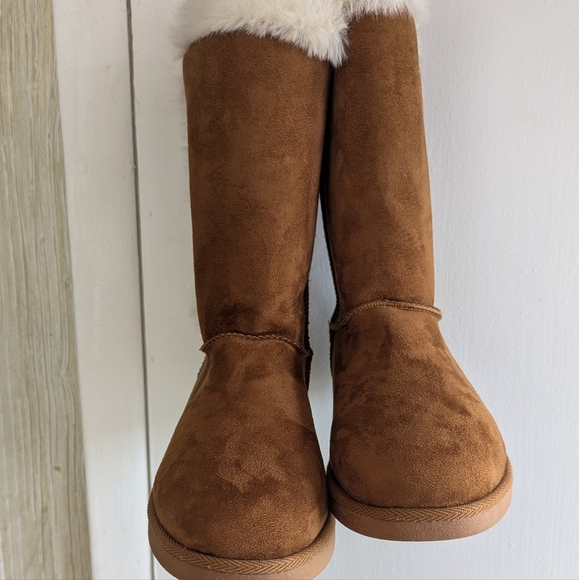 Juicy Couture Woman's Koded Faux Fur Winter Boots - Picture 8 of 11